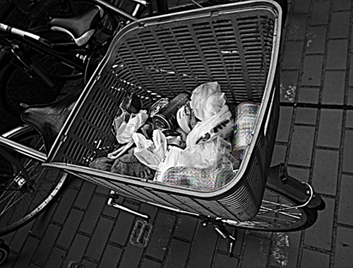 捨てられるパッケージ達！のイメージ